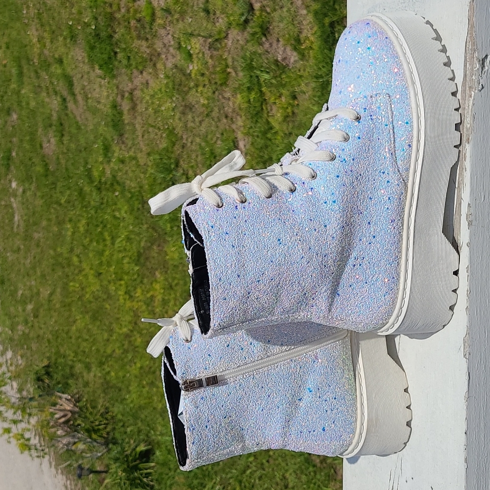 BOOTS BLINGY / SIZE 9, BUT MORE LIKE 8** - Picture 2 of 3